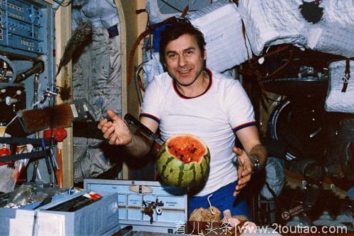 不怕出事吗?苏联宇航员私藏酒上天，为防检查绞尽脑汁