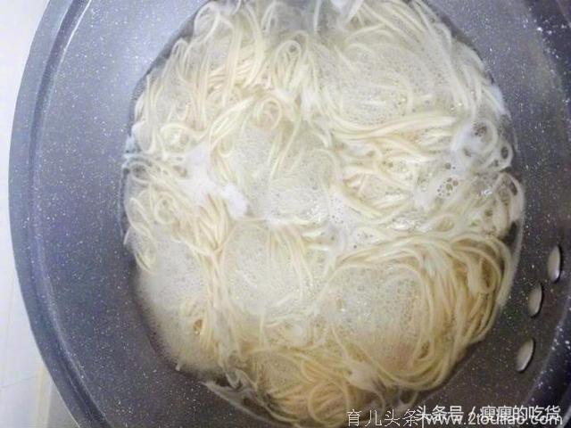 一碗料可以做成两样美食，不知道中午吃啥的快来学学