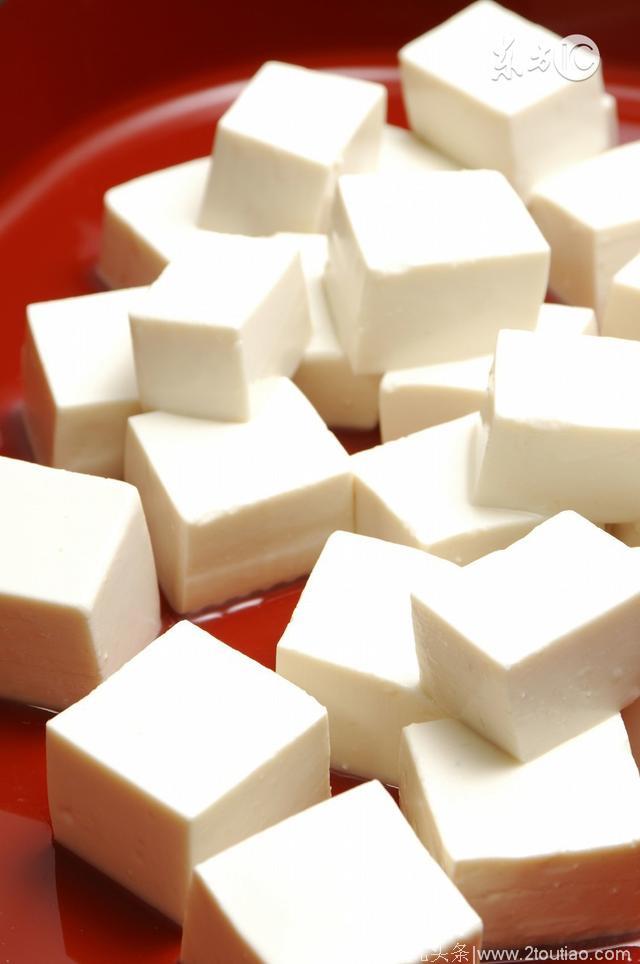 教你三招炖豆腐的秘诀，保证不会碎、不会散！