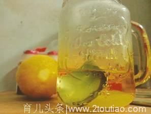 给油腻腻的夏天来杯清爽饮品吧~教你做好喝到炸的柠檬养乐多（懒人教程）