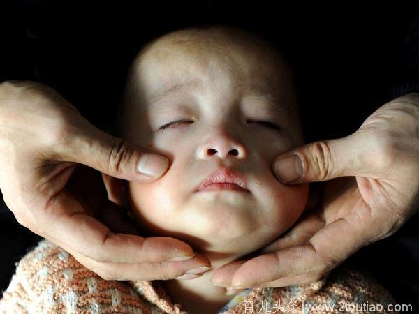 一夜空调导致宝宝面瘫？三伏天吹空调有讲究，这样做避免危险发生！（转发提醒）