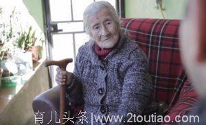 一个死婴在她的肚子里放了60年