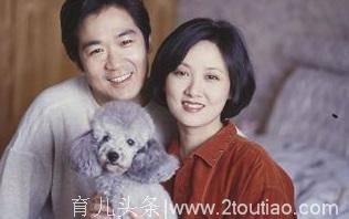 隐忍继子30年，张国立一直拒绝她要一个孩子，叫她不如养条狗