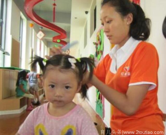 3岁女孩突然大量掉头发，送医后妈妈怒扇自己耳光