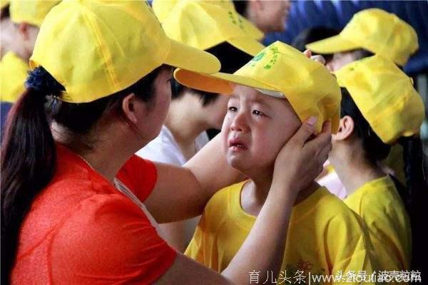 孩子为什么老是要“求抱抱”？可能是你没发现他这个需求