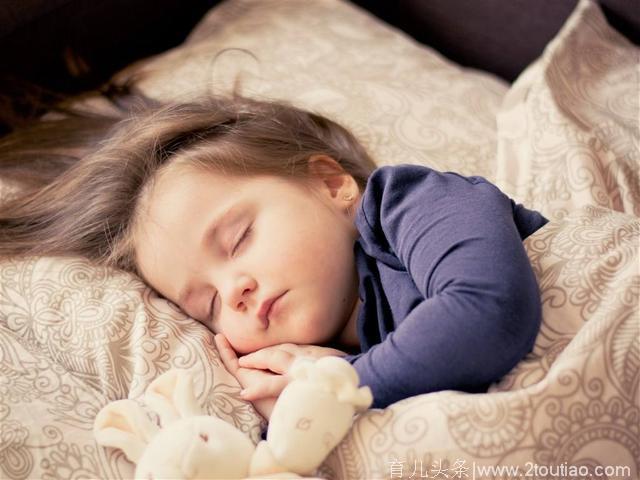 你还在烦恼如何给孩子养成好的睡前习惯？看看月亮妈妈怎么做的吧