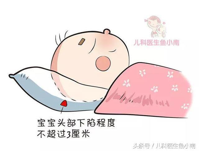别急着给宝宝用枕头，多大用？好头型怎么睡？医生解答颠覆你认知