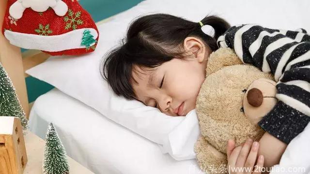 培养孩子独自睡过夜的3个步骤