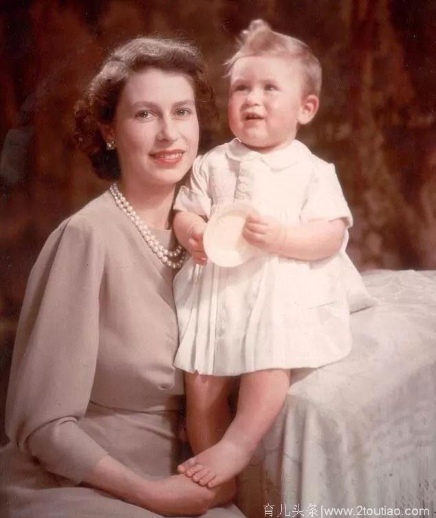 看英国女王斗查尔斯，就会知道不是所有的妈都爱孩子！