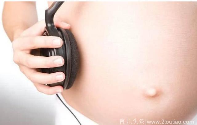 孕妈要关注胎动情况，防止胎儿宫内缺氧，好习惯能让宝宝顺利出生