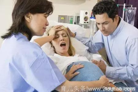 孕妇分娩，老公照顾七天七夜，醒来的那一刻，妻子感动的哭了！