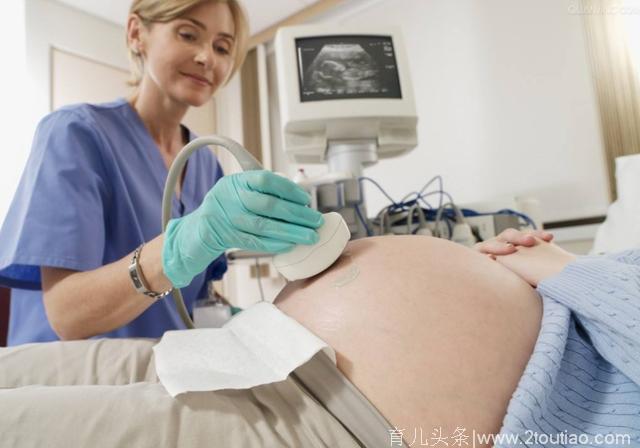 怀胎十月一朝“分娩”，那么孕妇应该选择剖还是顺呢？