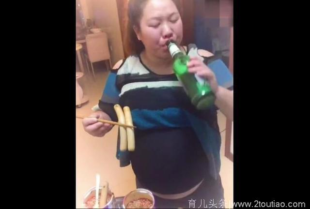 孕妇怀孕9个月，喝啤酒吃方便面，网友：没资格当妈