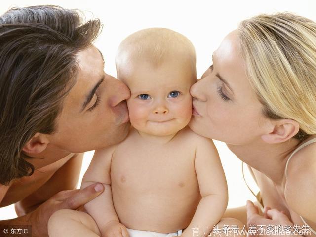 不要随意的亲吻小宝宝，危害很大！大人可以用其他方式表达爱意！