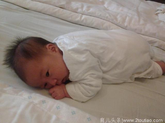 很多家长都不知道，宝宝为什么睡觉的时候喜欢趴着睡