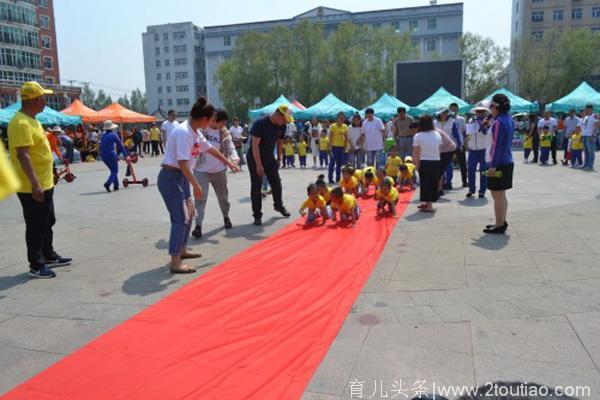 县实验幼儿园举办“家园同乐 放飞梦想”亲子运动会