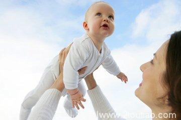 个子高的孩子，婴幼儿期身体都有这几种特征，你家宝宝有没？