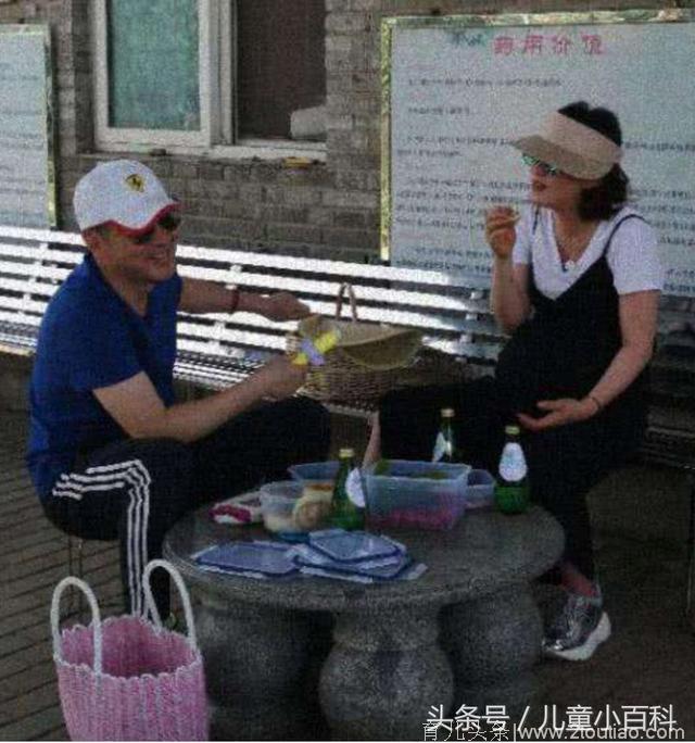 52岁朱丽倩曝出怀孕消息，大龄妈妈怀孕面临哪些风险？