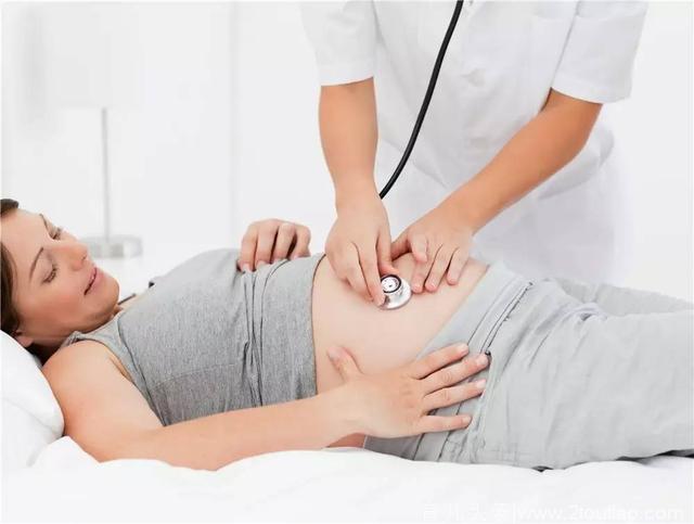 十月怀胎中，这个月份胎儿容易不稳定，准妈妈们要注意