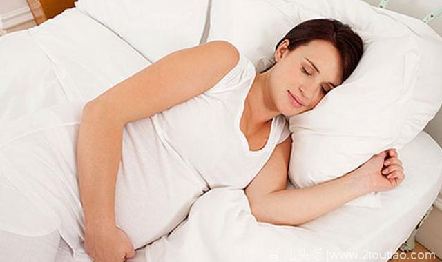 怀孕了，一定要左侧睡吗？睡不舒服、胎动频繁也不能换睡姿？