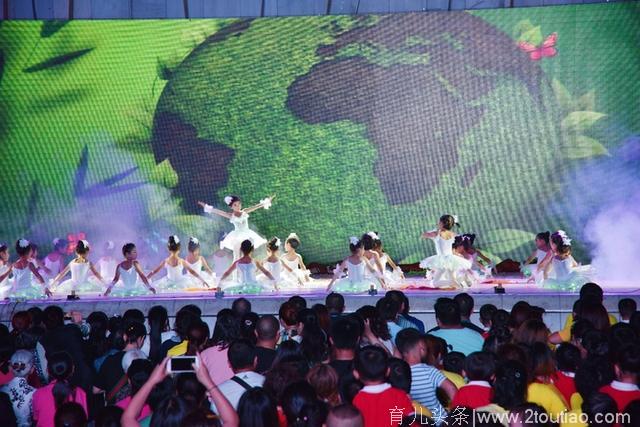 凤凰县幼儿园举行60周年园庆文艺汇演