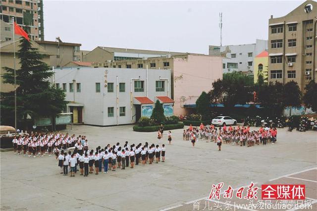 我要上小学啦！幼儿园组织大班幼儿参观实验小学