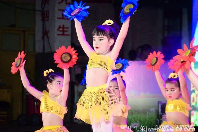 井陉县第一幼儿园2018年六一联欢会—小四班舞蹈《花儿朵朵》