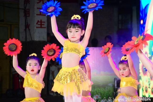 井陉县第一幼儿园2018年六一联欢会—小四班舞蹈《花儿朵朵》