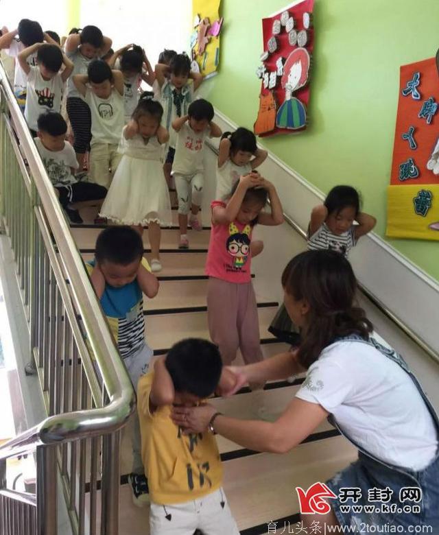 马市街幼儿园开展防震疏散演练活动