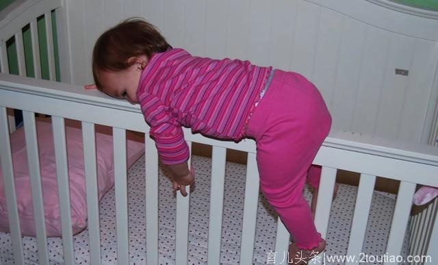 女儿晚上差点摔下床，我到底忽略了什么睡眠隐患？