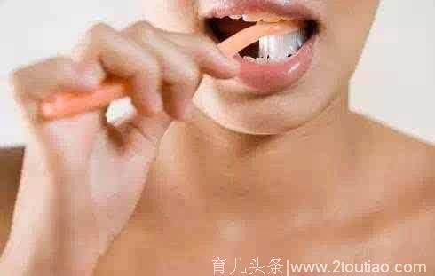 怀孕后，这2种“牙膏”孕妈尽量少用，对你和胎儿都没好处！