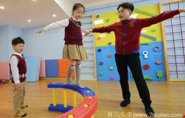 河南郑州：男幼师抢手，30个还没毕业就被幼儿园抢走