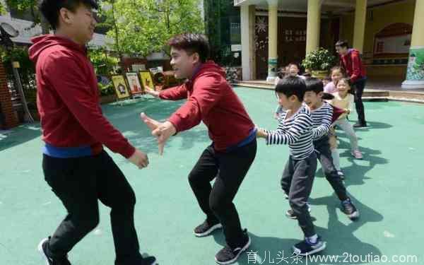 河南郑州：男幼师抢手，30个还没毕业就被幼儿园抢走