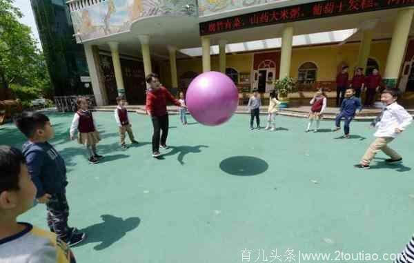河南郑州：男幼师抢手，30个还没毕业就被幼儿园抢走