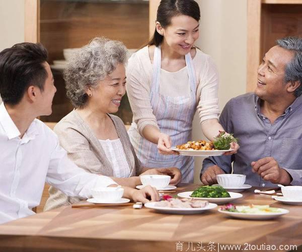 小产后受婆家白眼，自己做饭，半夜听到厨房动静，我砸了锅