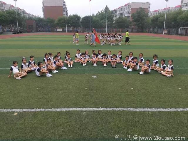 大班的孩子们也要毕业了，他们提前来小学感受未来的学习生活！