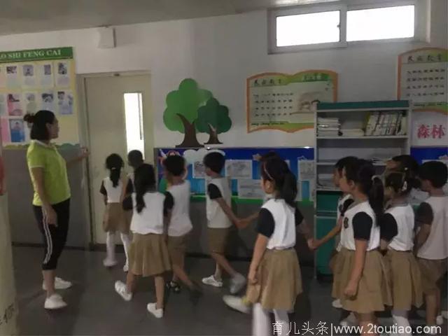 大班的孩子们也要毕业了，他们提前来小学感受未来的学习生活！