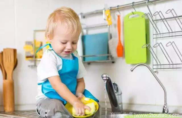 如何引导幼儿积极做家务？