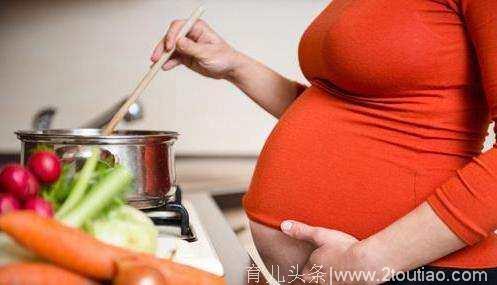 谁说孕妇都娇气？怀孕9个月还在做饭：婆婆做的菜实在太难吃