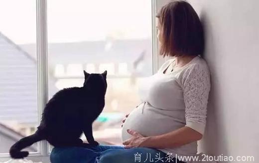 25岁孕妇怀孕后偷偷吸烟，宝宝出生后，全家跪地哭泣！