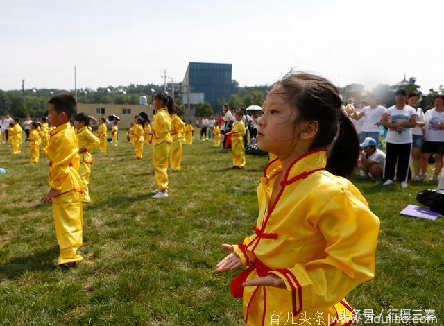 放飞梦想快乐起航 百名幼儿毕业季体验亲子游 特色小吃娃们好喜欢