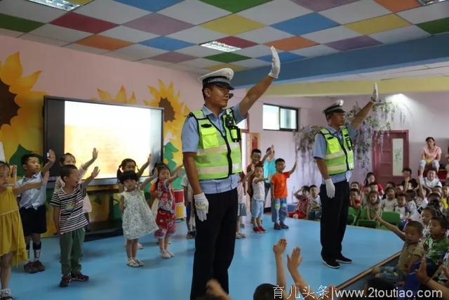 暑假来临甘州公安交警走进马神庙街小学幼儿园开展交通安全教育活动