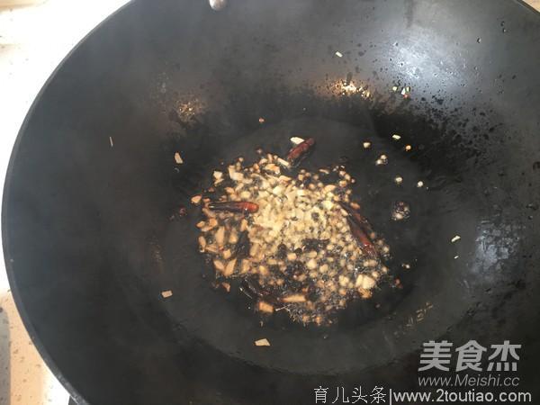 宫保鸡丁的做法：夏天吃这道菜有助于儿童成长，老人健康