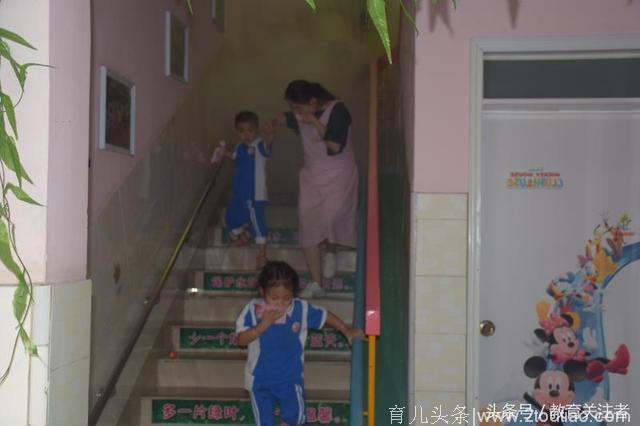 消防中心周教官来郑州市二七区伟才幼儿园开讲座啦！
