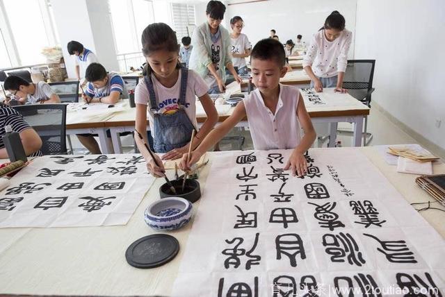 教育部发文治理幼儿园“小学化”：禁授小学课程内容