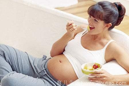 怀胎三月吃完葡萄肚子疼，医生解释后恍然大悟，孕妇饮食要慎重！