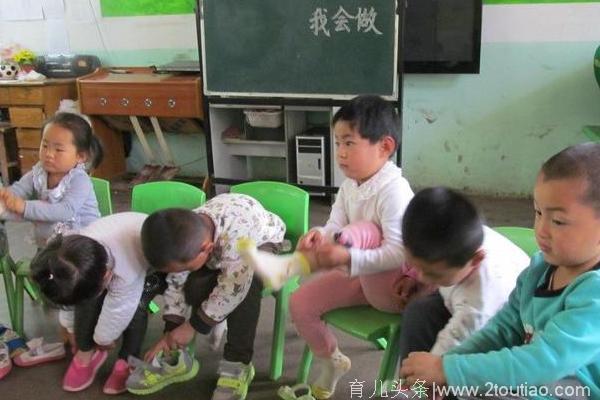 孩子不会自己吃饭穿衣？如何才能提高孩子的自理能力