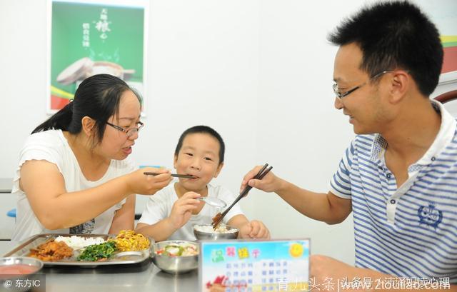 女儿欲考北大，母亲跳江逼孩子改志愿，爱孩子就该学会放手