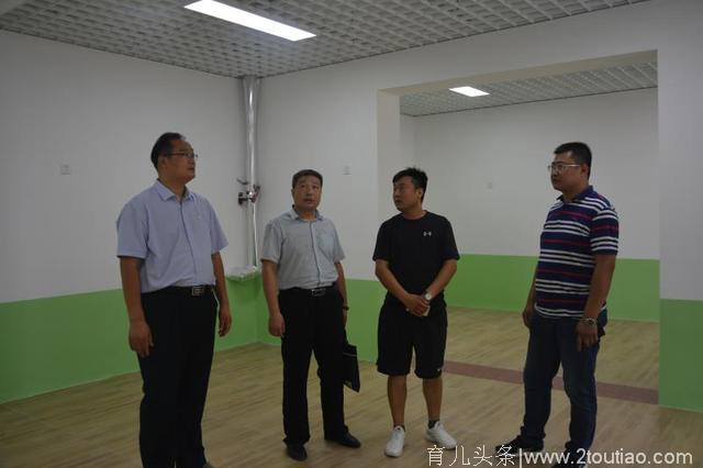 青州市教育局领导调研师范附小幼儿园建设情况