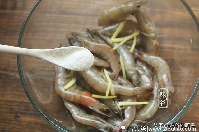 这是我最喜欢的大虾吃法，酥脆鲜香，有颜值上档次，春节宴客必备